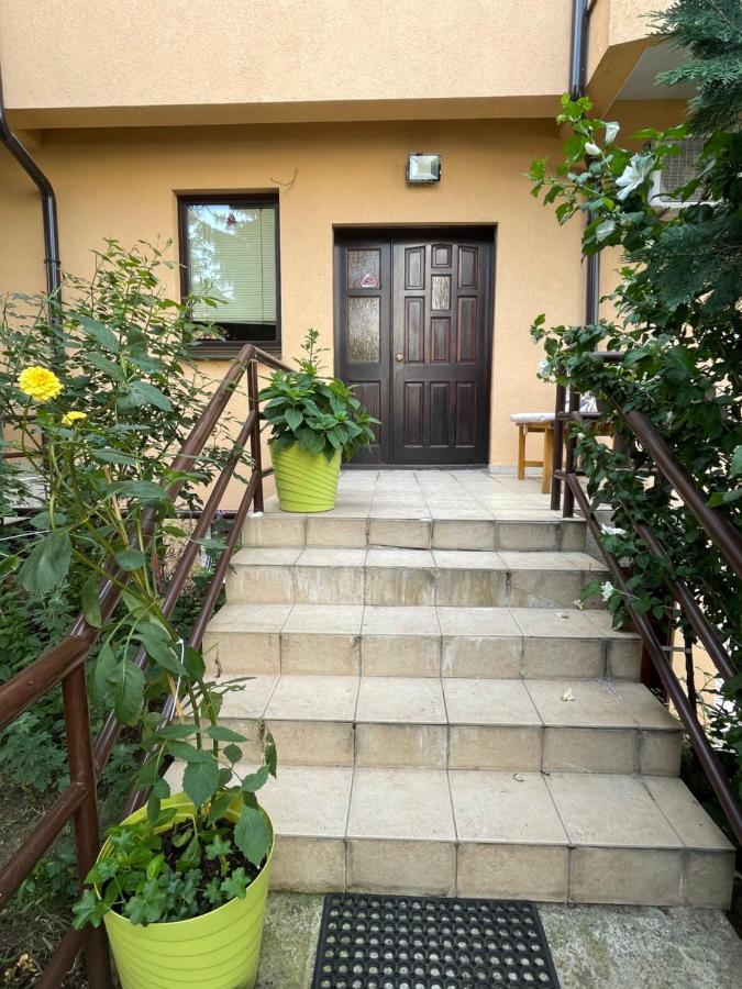 Huge Apartment With A Garden In The City Center Pristina Eksteriør billede