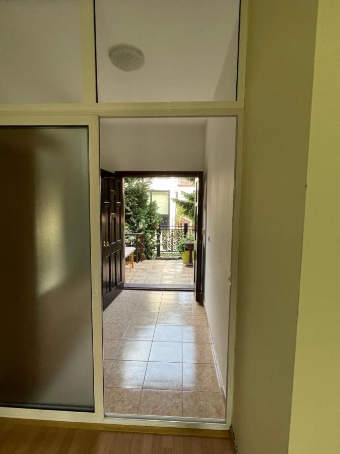 Huge Apartment With A Garden In The City Center Pristina Eksteriør billede