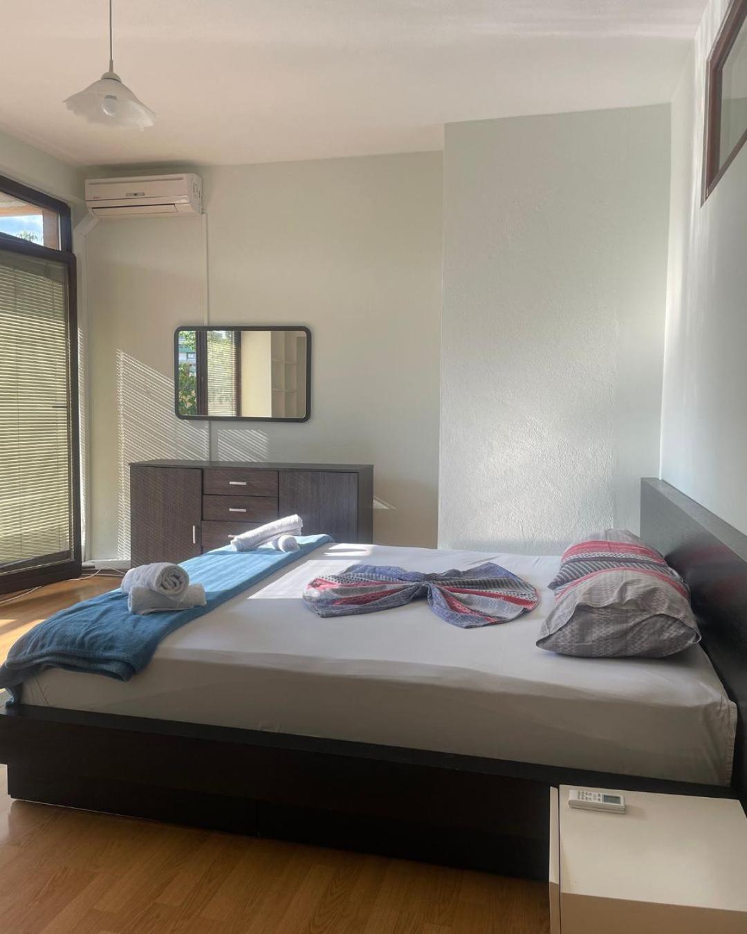 Huge Apartment With A Garden In The City Center Pristina Eksteriør billede